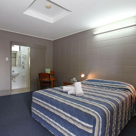 Tandara Hotel Motel Sarina Exterior photo