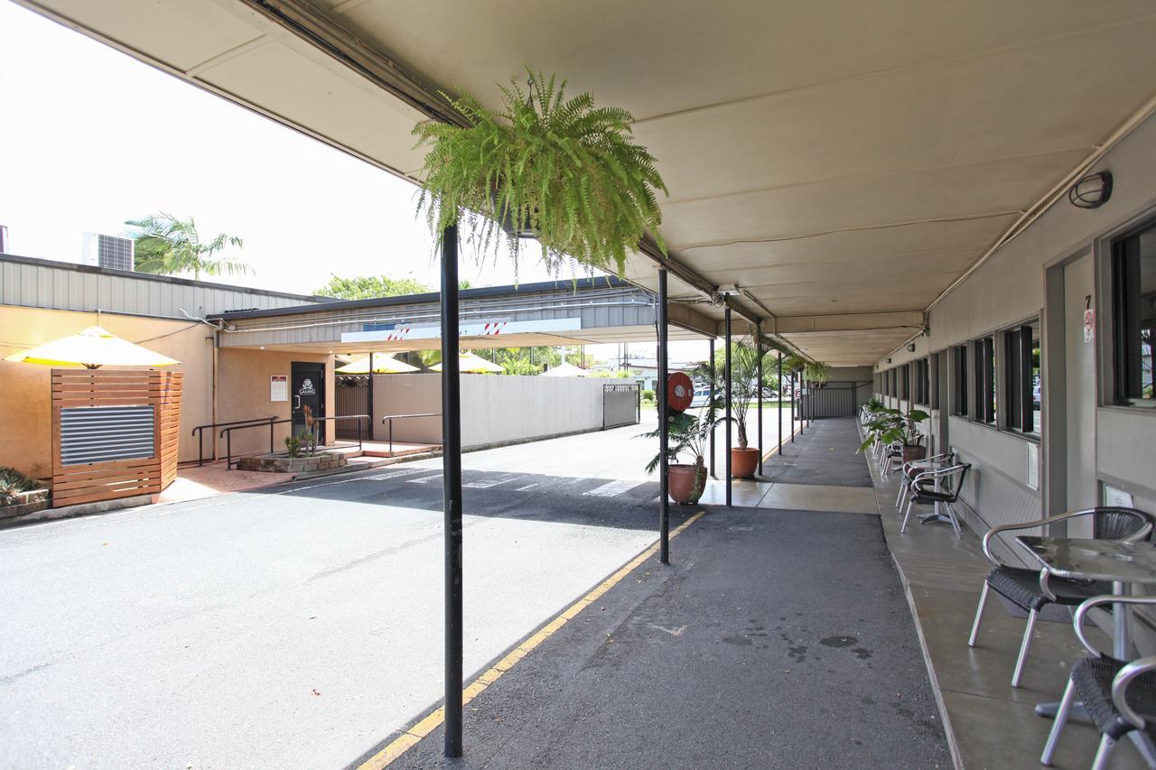 Tandara Hotel Motel Sarina Exterior photo