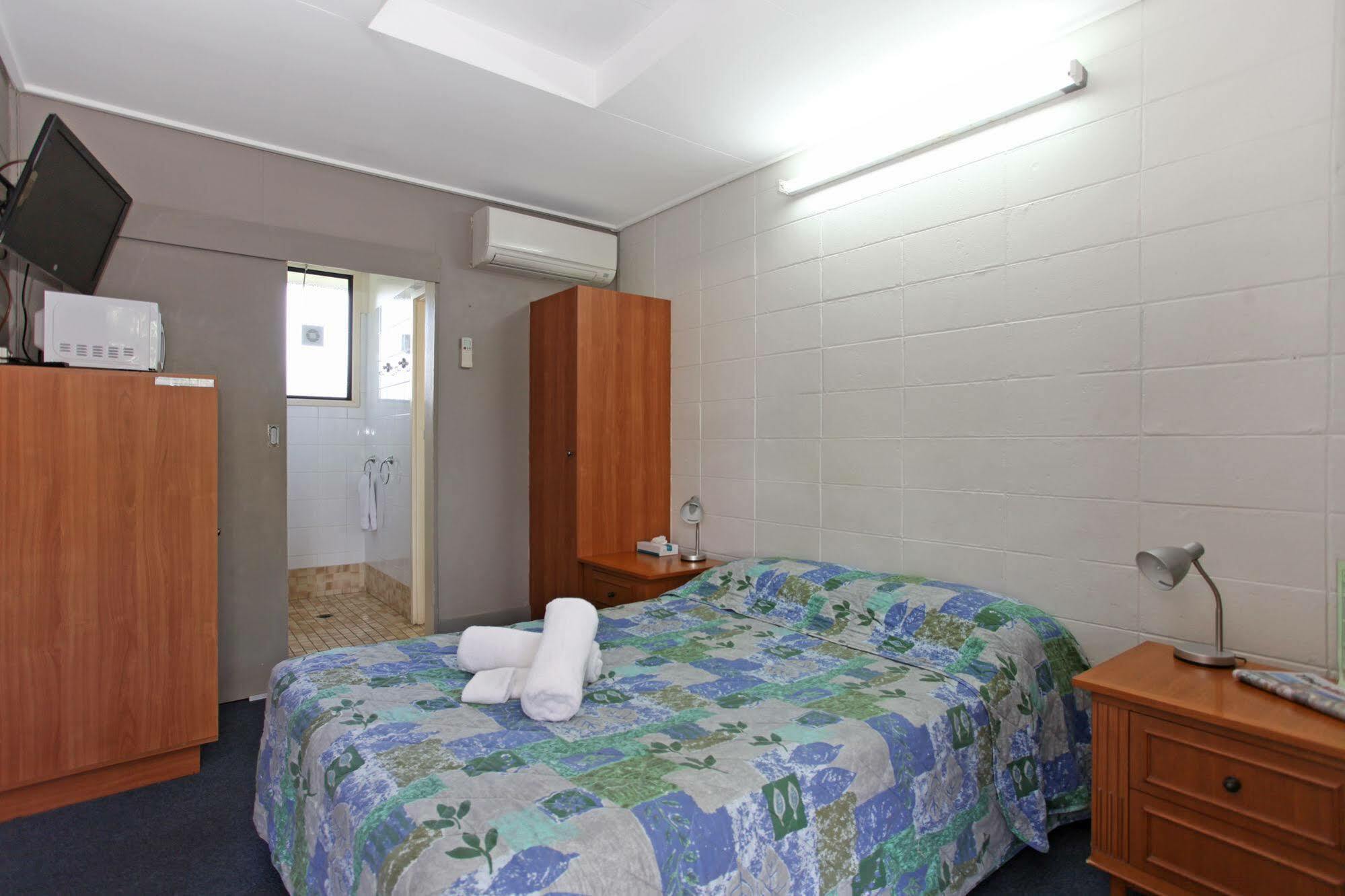 Tandara Hotel Motel Sarina Exterior photo
