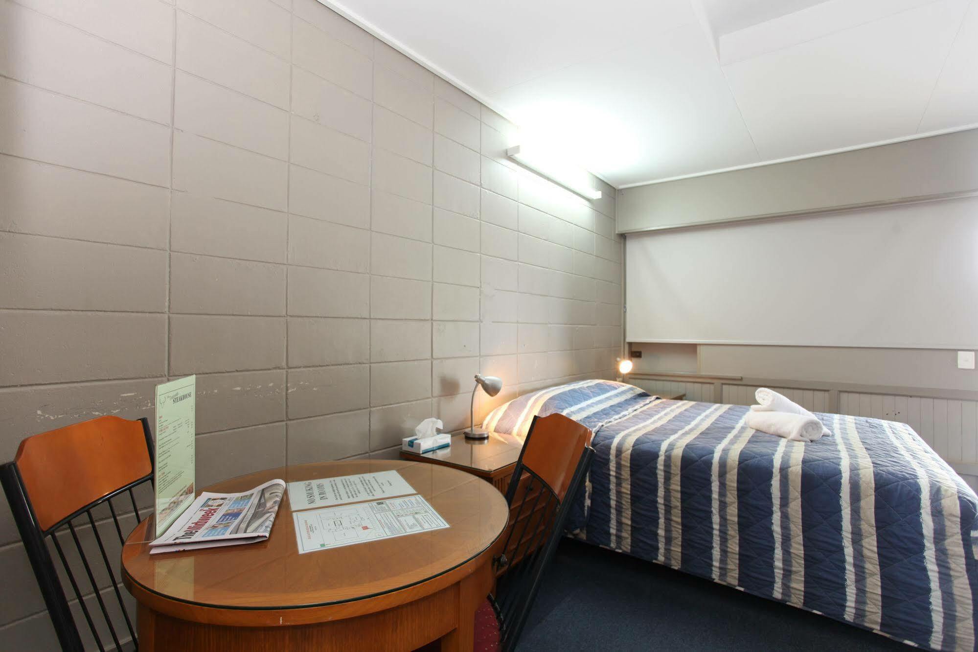 Tandara Hotel Motel Sarina Exterior photo