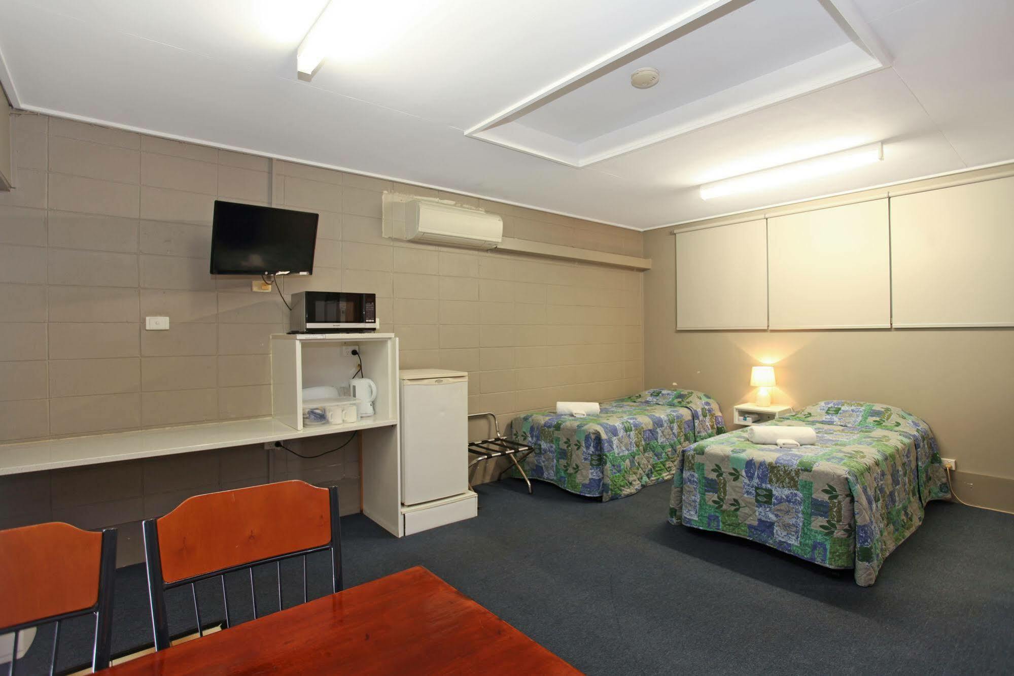 Tandara Hotel Motel Sarina Exterior photo