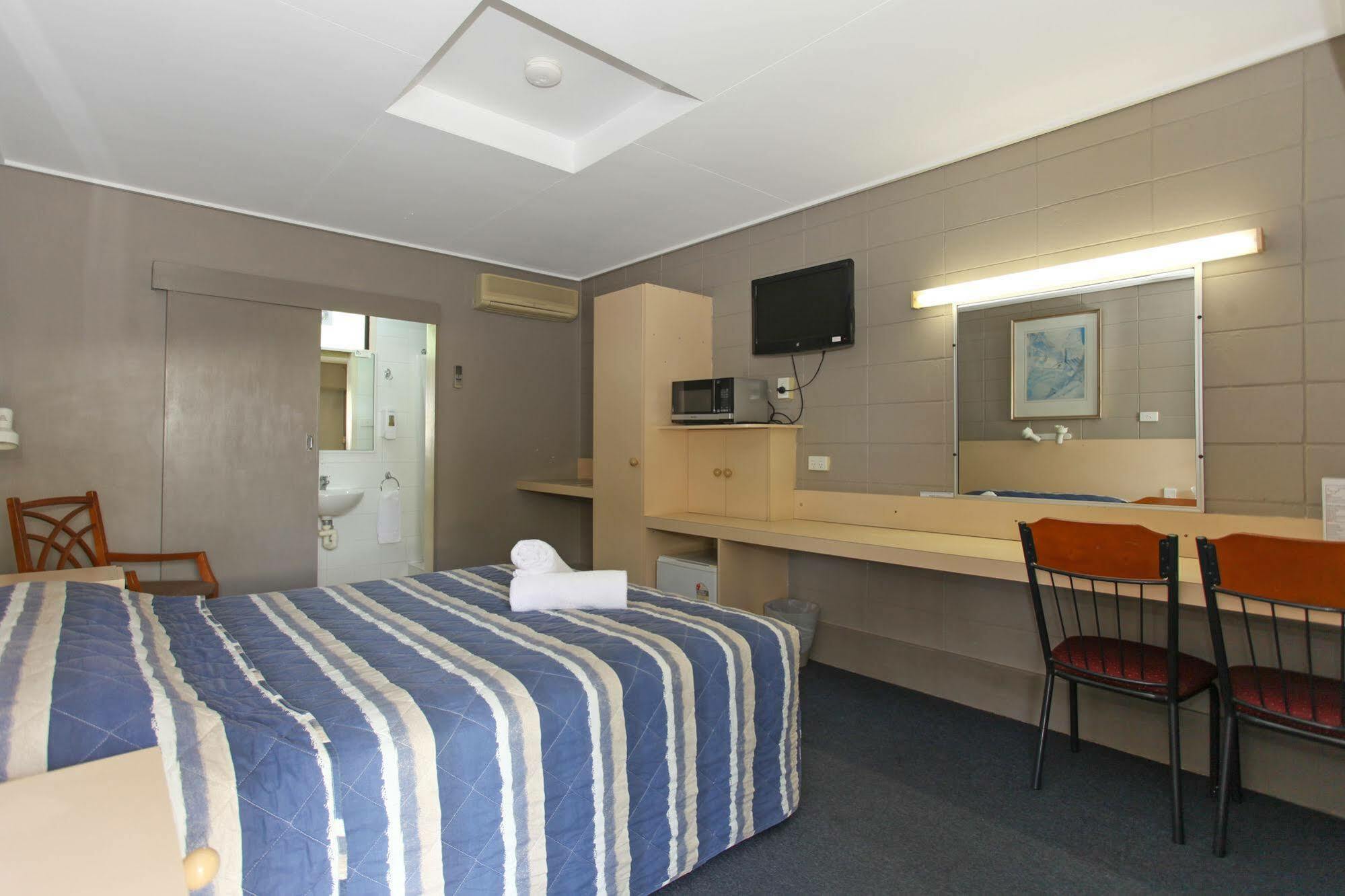Tandara Hotel Motel Sarina Exterior photo