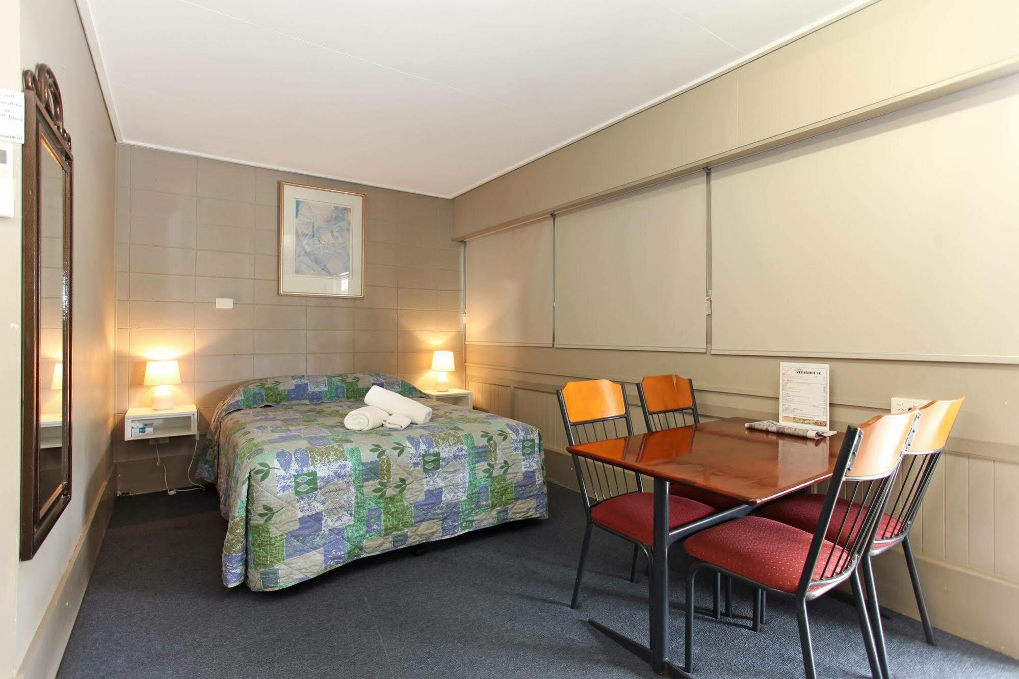 Tandara Hotel Motel Sarina Exterior photo